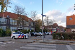 Auto in brand gestoken op klaarlichte dag in Zaandam