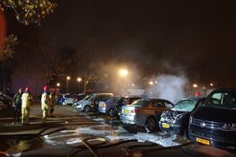Zes auto&#39;s in brand voor flat in Zaandam