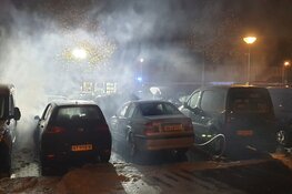 Zes auto&#39;s in brand voor flat in Zaandam