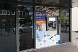 Vernieling raam met vuurwerk