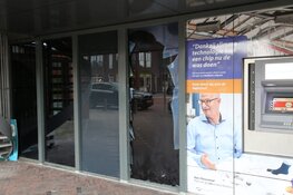 Vernieling raam met vuurwerk