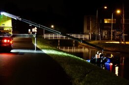 Auto te water in Westknollendam