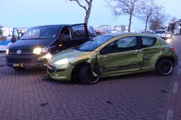 Botsing tussen vier voertuigen in Wormerveer