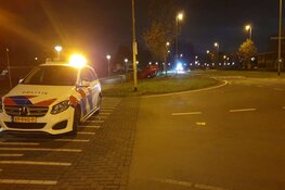 Auto vliegt over de kop na botsing, bestuurder gevlogen