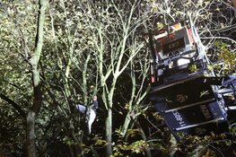 &#39;Jongen zit twee uur lang klem in boom&#39;