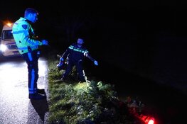 Bromfietsster te water in Westknollendam