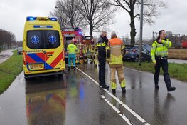 Auto tegen boom gereden in Zaandam, bestuurder gewond