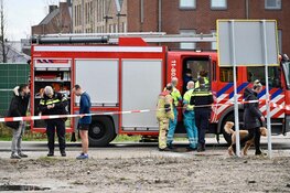 Jongetje vast in drijfzand op bouwplaats in Assendelft