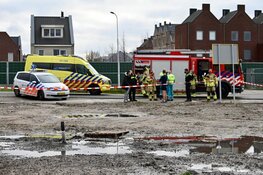 Jongetje vast in drijfzand op bouwplaats in Assendelft