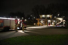 Scooter in brand bij station Zaandam-Kogerveld