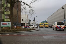 Hulpdiensten met spoed naar nieuw arbeidsmigranten hotel in Zaandam