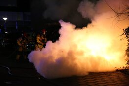 Twee auto&#39;s door brand verwoest in Zaandam