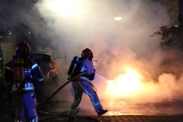 Twee auto&#39;s door brand verwoest in Zaandam