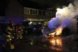 Twee auto&#39;s door brand verwoest in Zaandam