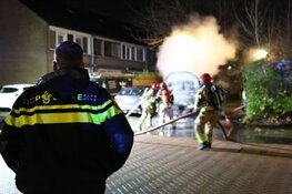 Twee auto&#39;s door brand verwoest in Zaandam