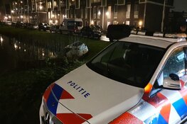 Auto te water, één gewonde