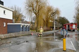 Vader en twee kinderen vallen in sinkhole te Wormerveer
