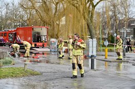Vader en twee kinderen vallen in sinkhole te Wormerveer