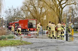 Vader en twee kinderen vallen in sinkhole te Wormerveer