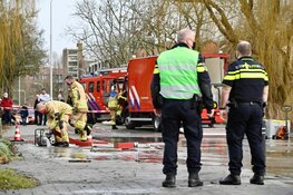 Vader en twee kinderen vallen in sinkhole te Wormerveer
