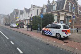 Auto ramt gevel na aanrijding in Wormerveer