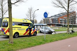Auto botst tegen boom in Krommenie