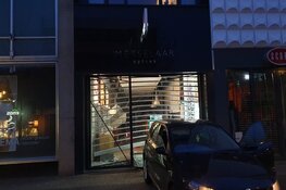 Ramkraak op winkel in Zaandam