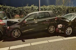 Zeven auto&#39;s botsen op elkaar op A7 bij Zaandam, vier personen naar ziekenhuis gebracht