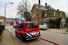 Brand in oud pand Koog aan de Zaan, brandweer schaalt op