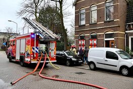Brand in oud pand Koog aan de Zaan, brandweer schaalt op