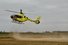 Crossmotorrijder raakt ernstig gewond na val in Westzaan