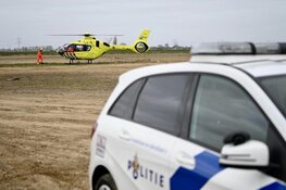 Crossmotorrijder raakt ernstig gewond na val in Westzaan