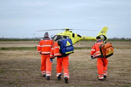 Crossmotorrijder raakt ernstig gewond na val in Westzaan