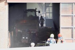 Landbouwvoertuig in brand Assendelft