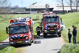 Landbouwvoertuig in brand Assendelft