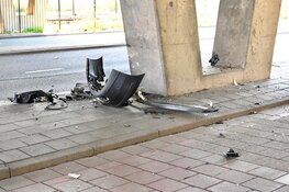 Auto tegen pilaar: bestuurder aangehouden