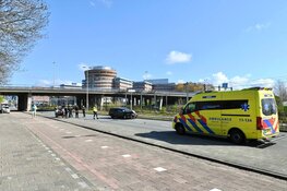 Auto tegen pilaar: bestuurder aangehouden