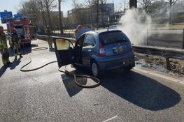 Auto in brand vlakbij knooppunt Zaandam