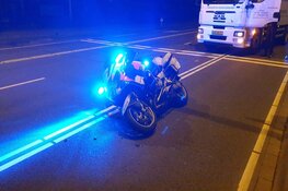 Motoragent aangereden in Krommenie: automobilist gevlucht