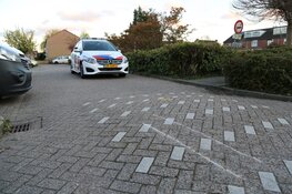 Kind op fietsje aangereden in Oostzaan: veroorzaker vlucht