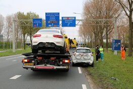 Drie auto&#39;s betrokken geraakt bij botsing in Oostzaan, twee gewonden