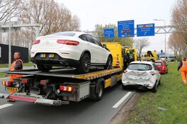 Drie auto&#39;s betrokken geraakt bij botsing in Oostzaan, twee gewonden