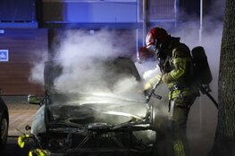 Auto door brand verwoest in Oudemansstraat Zaandam