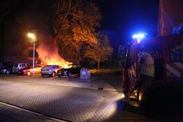 Auto door brand verwoest in Oudemansstraat Zaandam