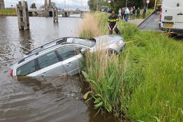 Auto belandt in Nauernasche Vaart