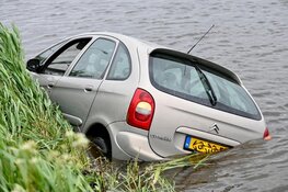 Auto raakt te water in Wijdewormer