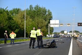 Motorrijder gewond na botsing met auto op A8 bij Koog aan de Zaan