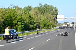 Motorrijder gewond na botsing met auto op A8 bij Koog aan de Zaan