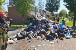 Inhoud vuilniswagen begon te roken in Zaandam