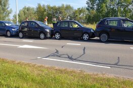 Vier auto's tegen elkaar in Krommenie
